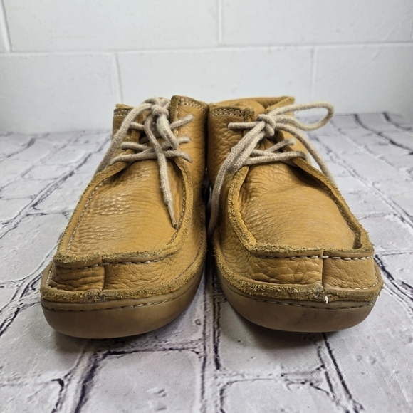 Bed Stu tan yellow pebbled leather moccasin chukka ankle boots